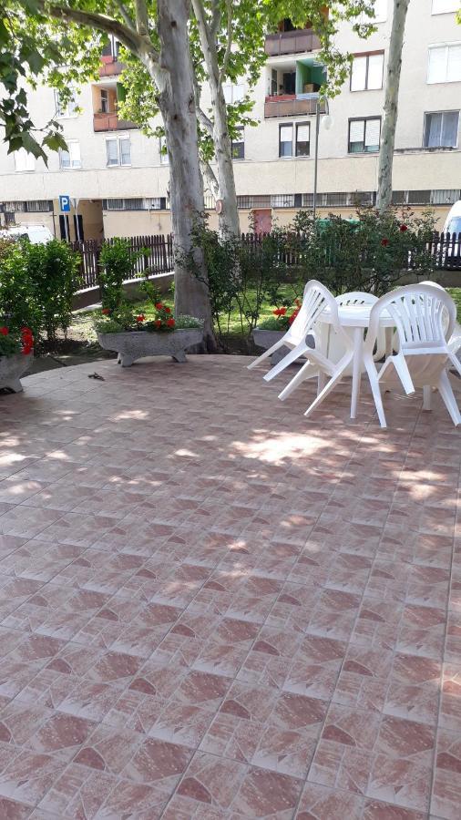 Centrum Apartman Hotel Hajduszoboszlo Bagian luar foto