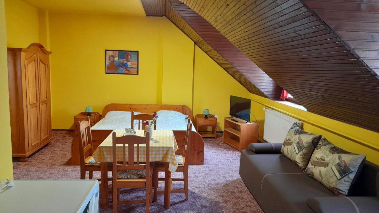 Centrum Apartman Hotel Hajduszoboszlo Bagian luar foto